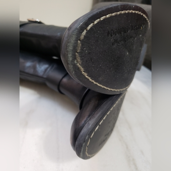 Boots- Donald J Pliner Dax boot size 9.5M - Picture 8 of 9